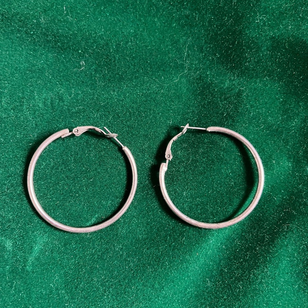 1.5 inch hoop earrings